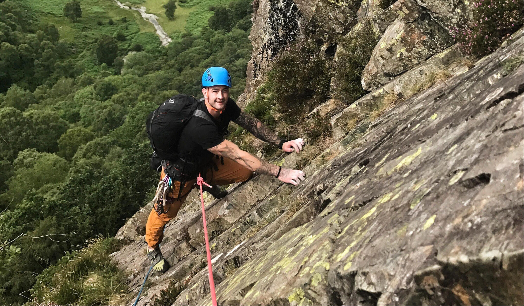 Intro outdoor climbing on gritstone
